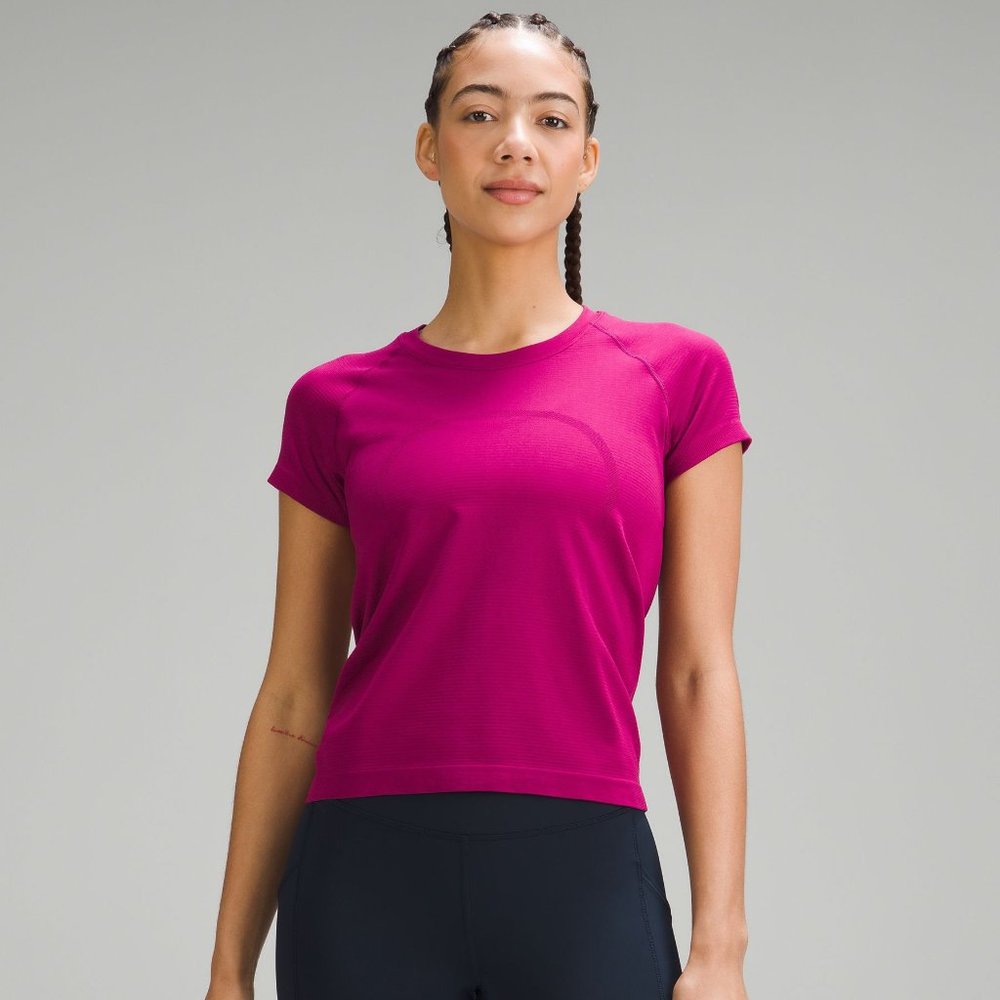 Lululemon Swiftly Tech Short Sleeve Shirt 2.0 Race Length Magenta Purple size 6